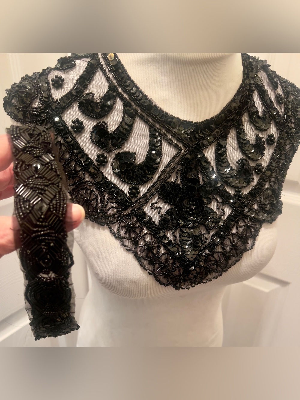 Capelet Vtg BLACK Shoulder Collar Chic Beaded Applique Iridescent & Beaded Head